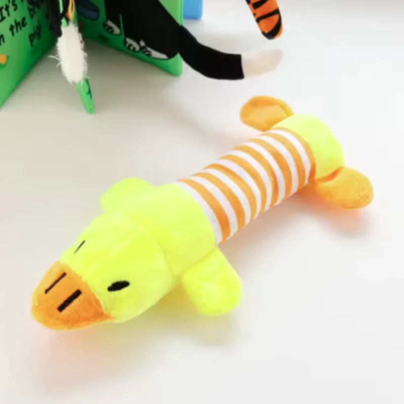 Essenza Pet CuddleBite — Juguete de Peluche para Perros Pequeños | Diseño de Animalito, Sonido Interactivo y Textura para Morder